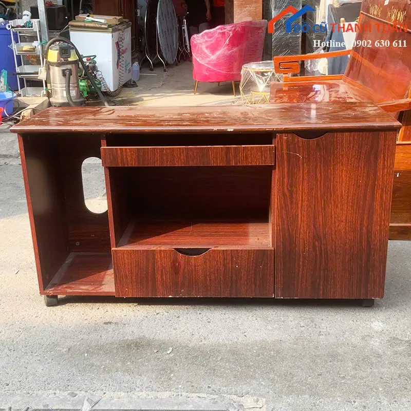 Kệ tivi cũ 1m2 x 40cm vân gỗ có ngăn kéo tiện lợi