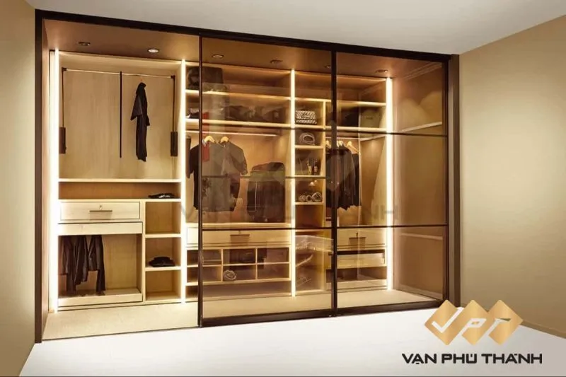Tủ quần áo 3 cánh đẹp cánh kính hợp với hệ thống đèn LED dây sang trọng