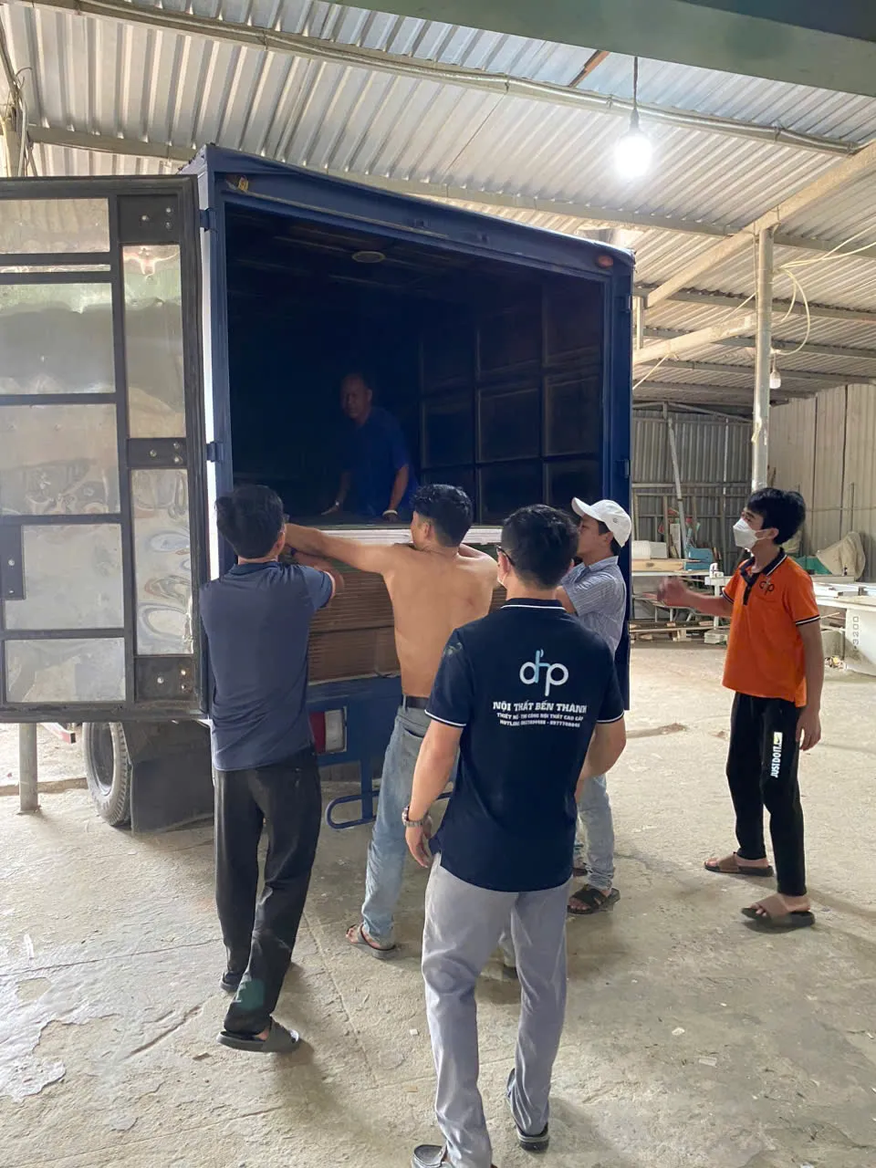 So sánh tủ bếp acrylic với các chất liệu khác về độ bền và giá thành