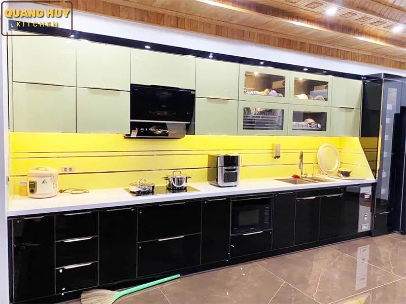 Tủ bếp cánh kính có tủ đồ khô anh Tình - Hà Nội