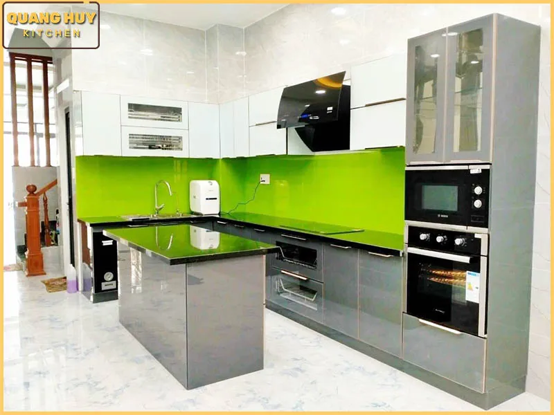 Hình ảnh thực tế tủ bếp cánh kính anh Hạnh - Hà Nội