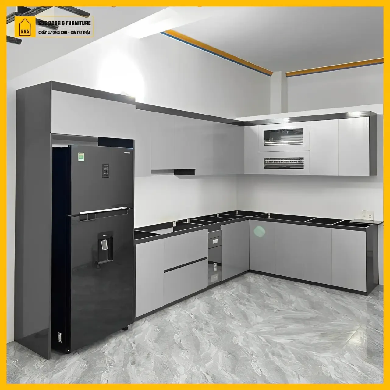 Tủ bếp chữ L được làm từ nhựa cao cấp