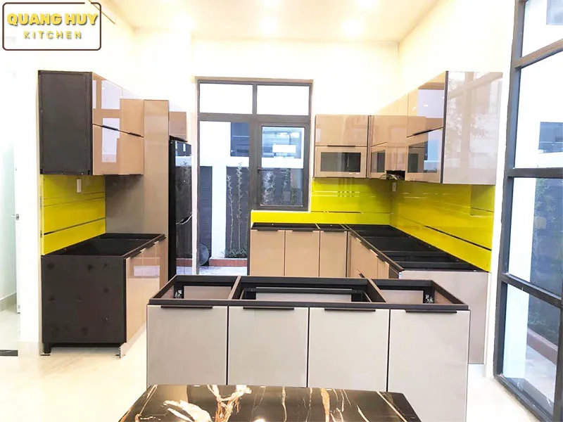 Mẫu tủ bếp inox cánh kính chị Huyền - Hưng Yên