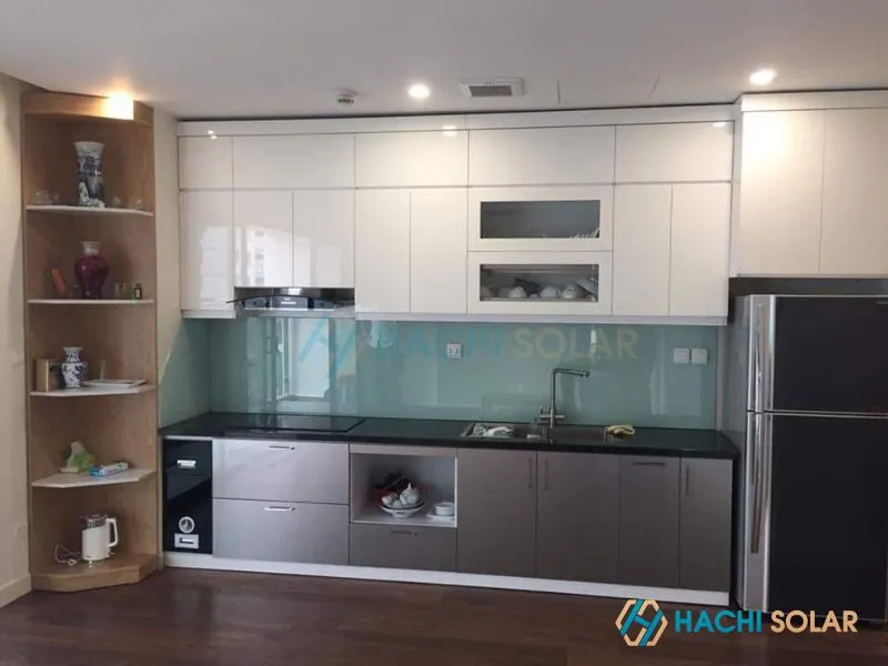 Công trình tủ bếp nhôm kính sát trần, tận dụng tối đa không gian lưu trữ