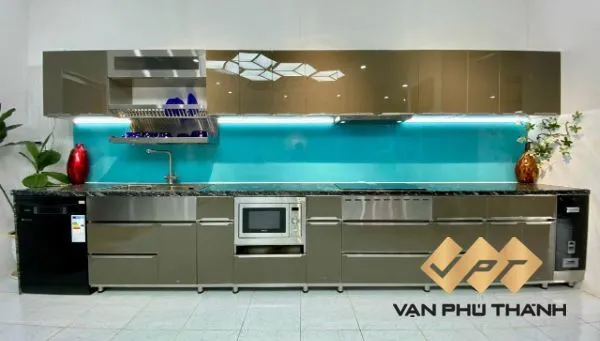 Tủ bếp module đóng sẵn có độ đồng nhất cao, các khoang phụ kiện đã được hoàn thiện trước đó nên trong quá trình sử dụng không phát sinh vấn đề như tủ bếp nguyên khối (ví dụ vấn đề bồn rửa bị nhỏ nước, ống thoát nước bị rò rỉ...)