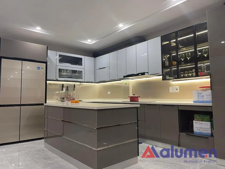 Tủ bếp nhôm chữ L hiện đại