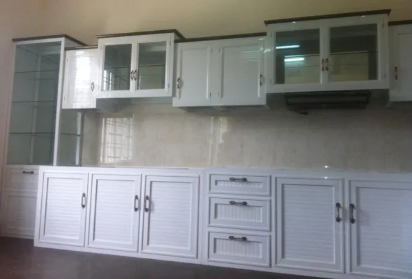 Tủ bếp nhôm kính dài
