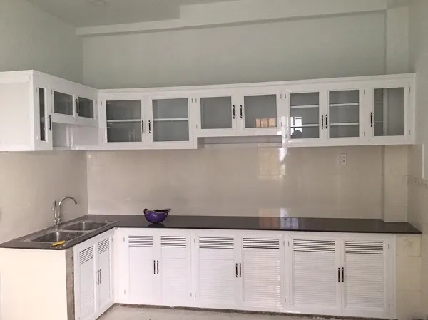 Tủ bếp nhôm kính chữ U