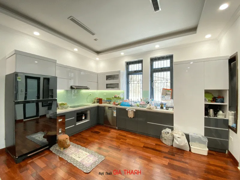 Tủ bếp nhựa Picomat, cánh Acrylic nhà chị Ngân ở Long Biên