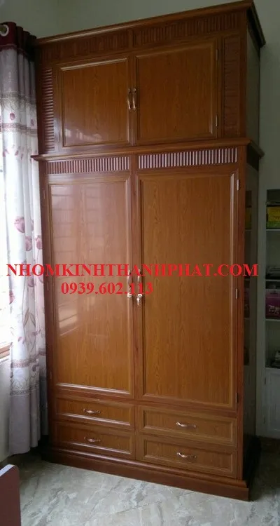 Mẫu tủ quần áo nhôm 3 buồng vân gỗ sồi, phối hợp hài hòa với giường gỗ tự nhiên