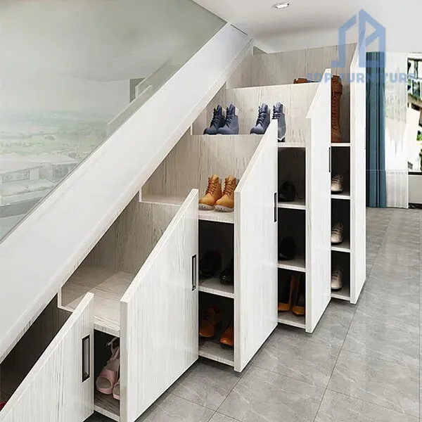 Tủ gầm cầu thang với tông màu trắng sáng