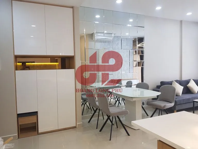 Tủ giày full trần cánh lật màu gỗ óc chó, có ô trống và cánh mở phía trên