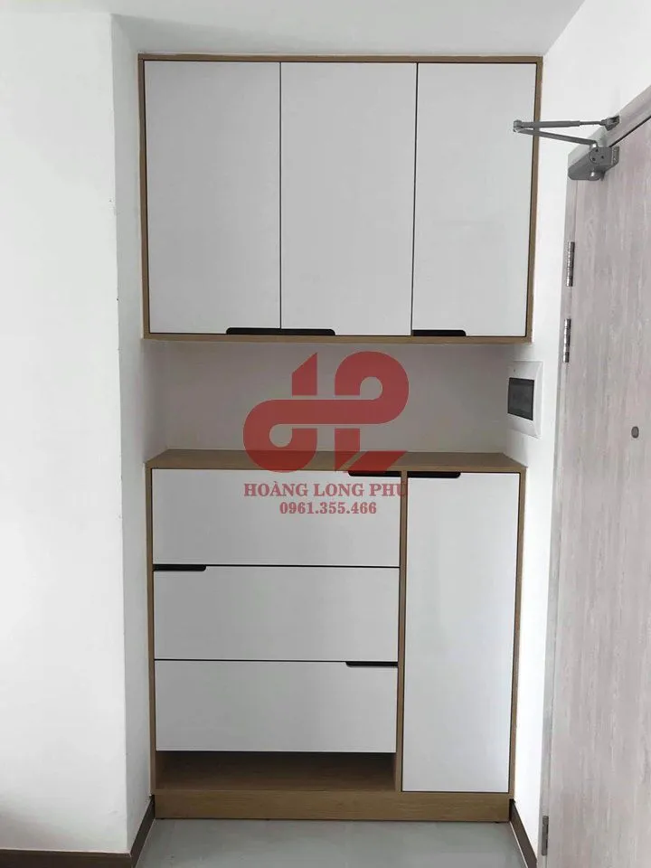 Tủ giày cánh lật thông minh phối màu gỗ và trắng, có ô trống