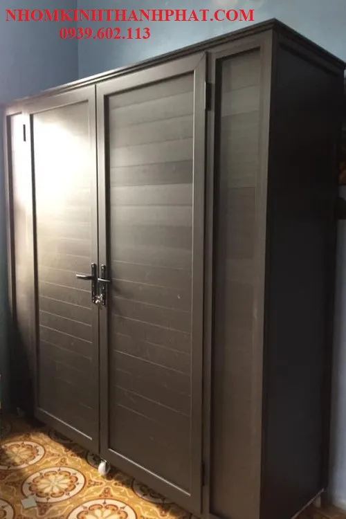 Mẫu tủ quần áo nhôm sơn tĩnh điện màu đen, phong cách hiện đại cho căn hộ chung cư