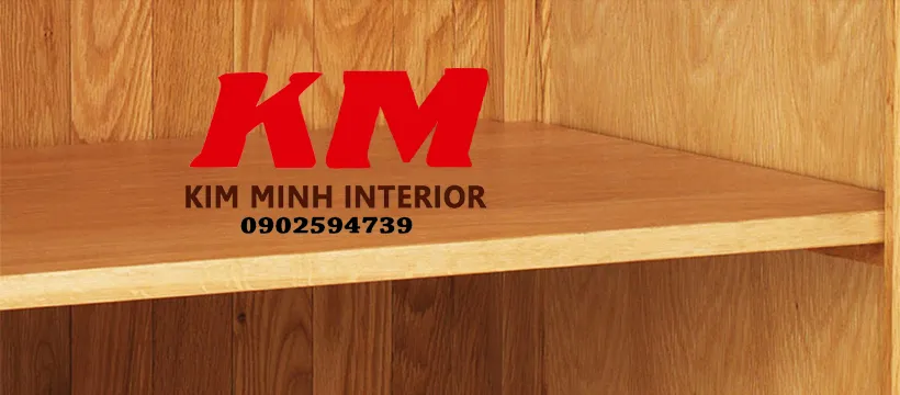 Bề mặt tủ áo gỗ sồi phủ sơn PU bóng