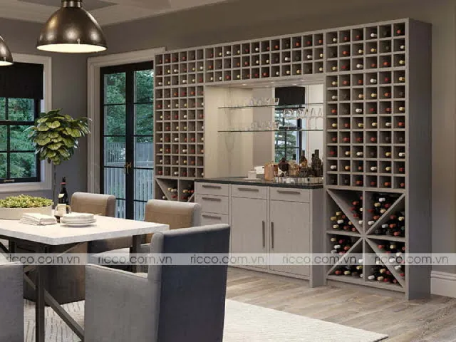 Tủ rượu được thiết kế rất độc đáo với từng ô vuông nhỏ để rượu rất ngăn nắp và đẹp