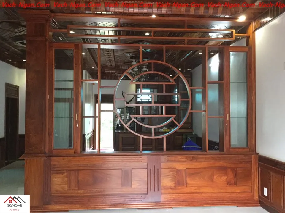 Vách ngăn gỗ Lim cứng chắc, ít cong vênh, vân đẹp tự nhiên.