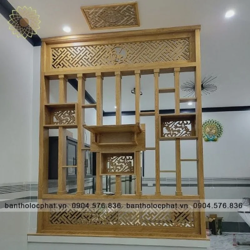 vách ngăn kết hợp bàn thờ gỗ màu trầm