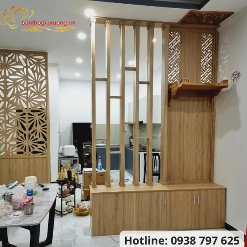 vách ngăn kết hợp bàn thờ treo gỗ hiện đại