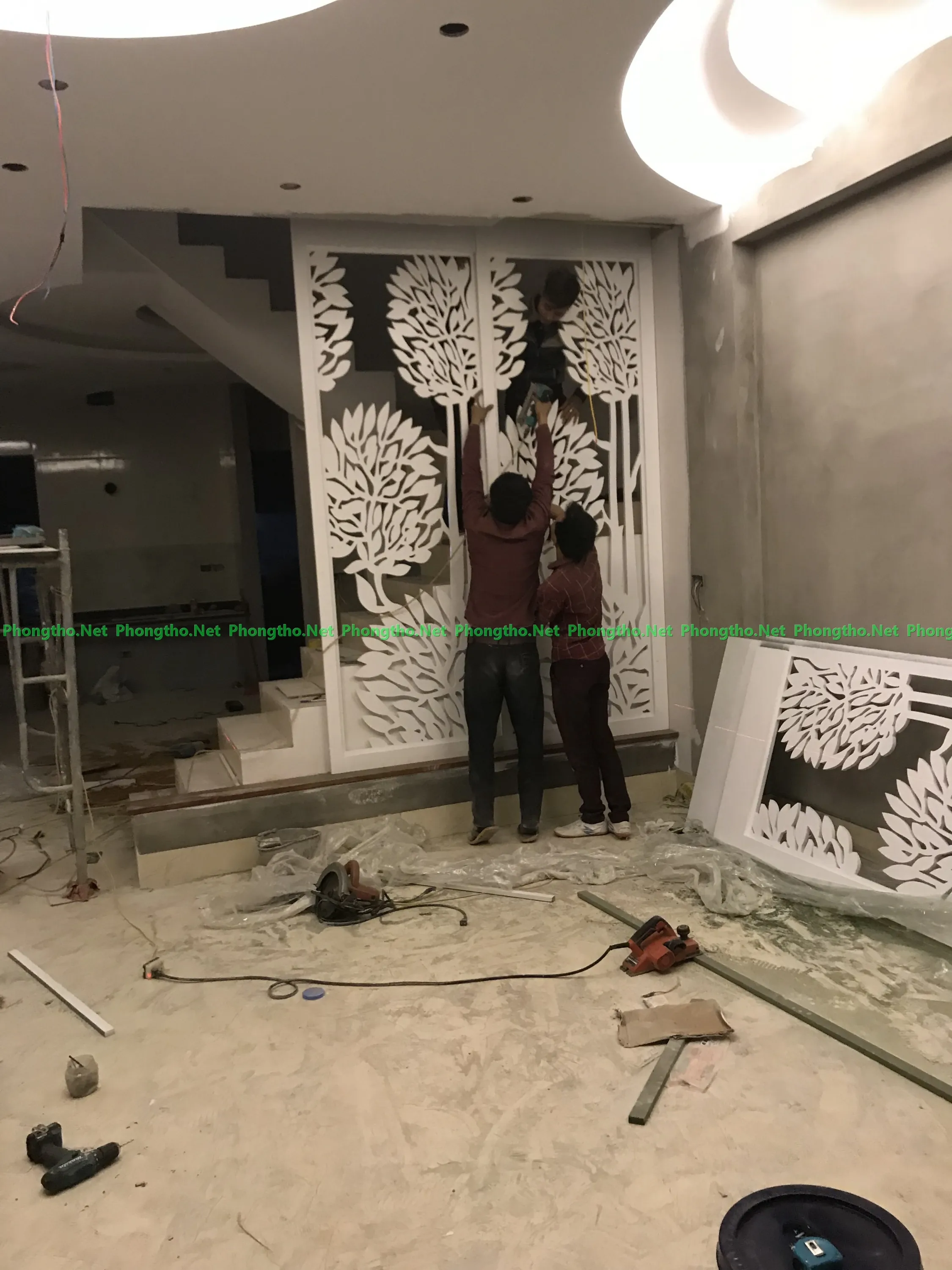 Vách ngăn gỗ công nghiệp MDF phủ laminate, giá rẻ, dễ gia công.