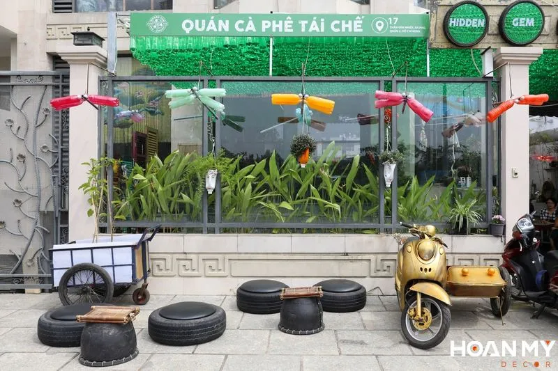 Tận dụng những lốp xe cũ đã qua sử dụng để ứng dụng trong các quán cafe cũng là ý tưởng hay