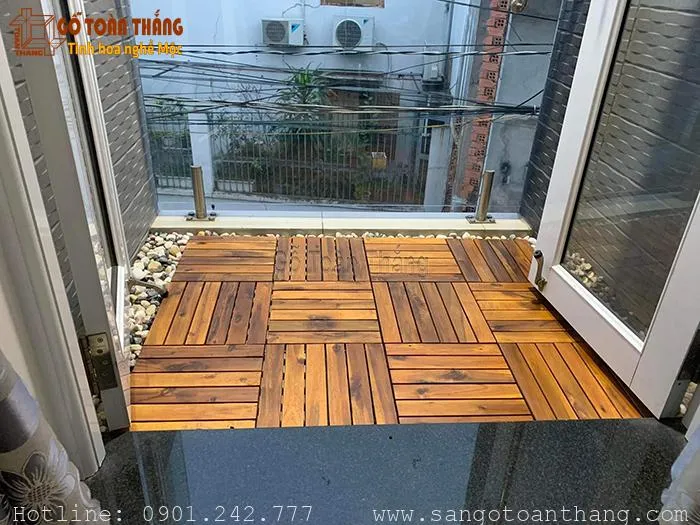 Vỉ gỗ trám tự nhiên thường được sử dụng ở ban công