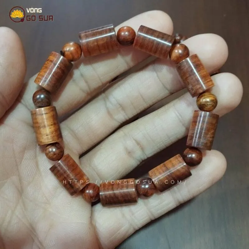 Chi tiết vân gỗ trên mẫu vòng sưa Quảng Bình đốt trúc 10ly