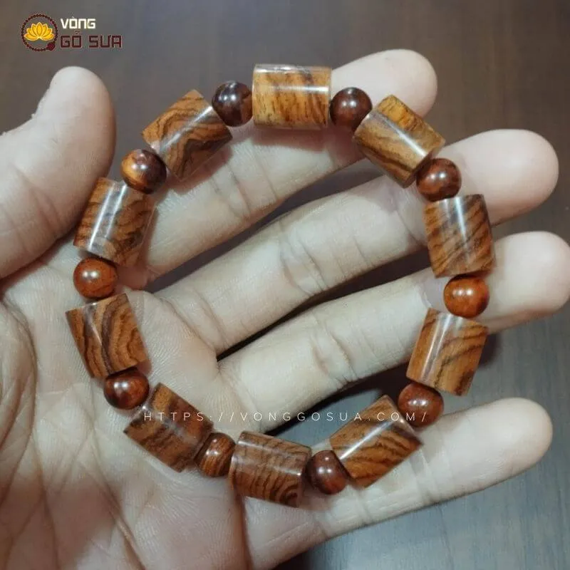 Mẫu vòng gỗ sưa Quảng Bình dáng đốt trúc cực kỳ nam tính và sang trọng