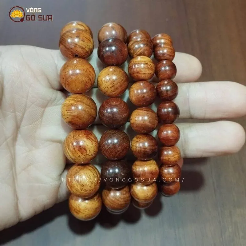Vòng gỗ sưa Quảng Bình hạt tròn với các kích thước đa dạng cho người mệnh Thủy