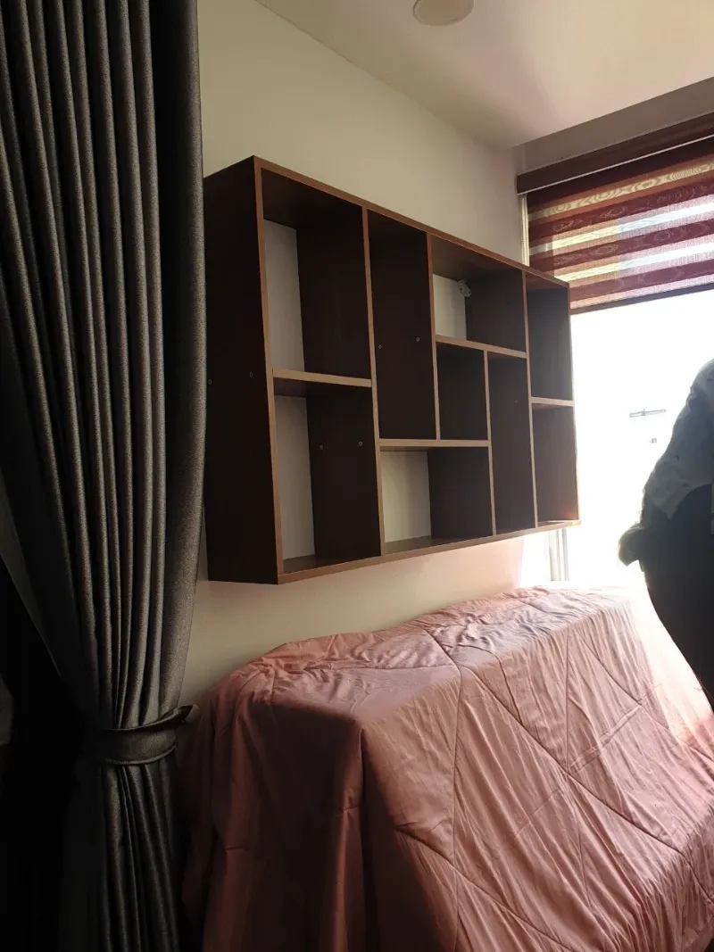 Giá sách treo tường đa năng, sử dụng cả để sách và các vật trang trí nhỏ