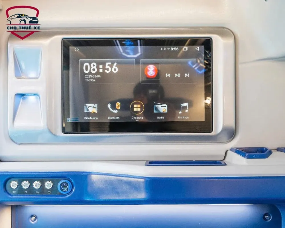 Xe giường nằm có trang bị Wifi cho coi phim trên màn hình và sủ dụng thiết bị cá nhân