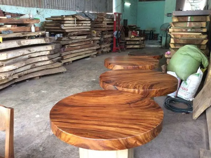 Xưởng bàn ghế gỗ me tây nguyên khối