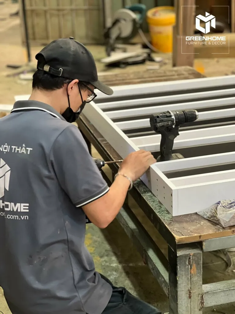 Thợ mộc GreenHome gia công gỗ