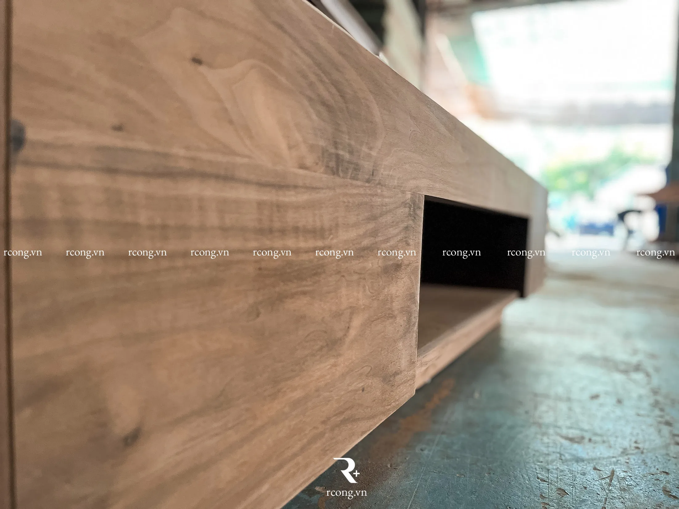 Vân gỗ óc chó Nam Phi với màu nâu vàng đặc trưng