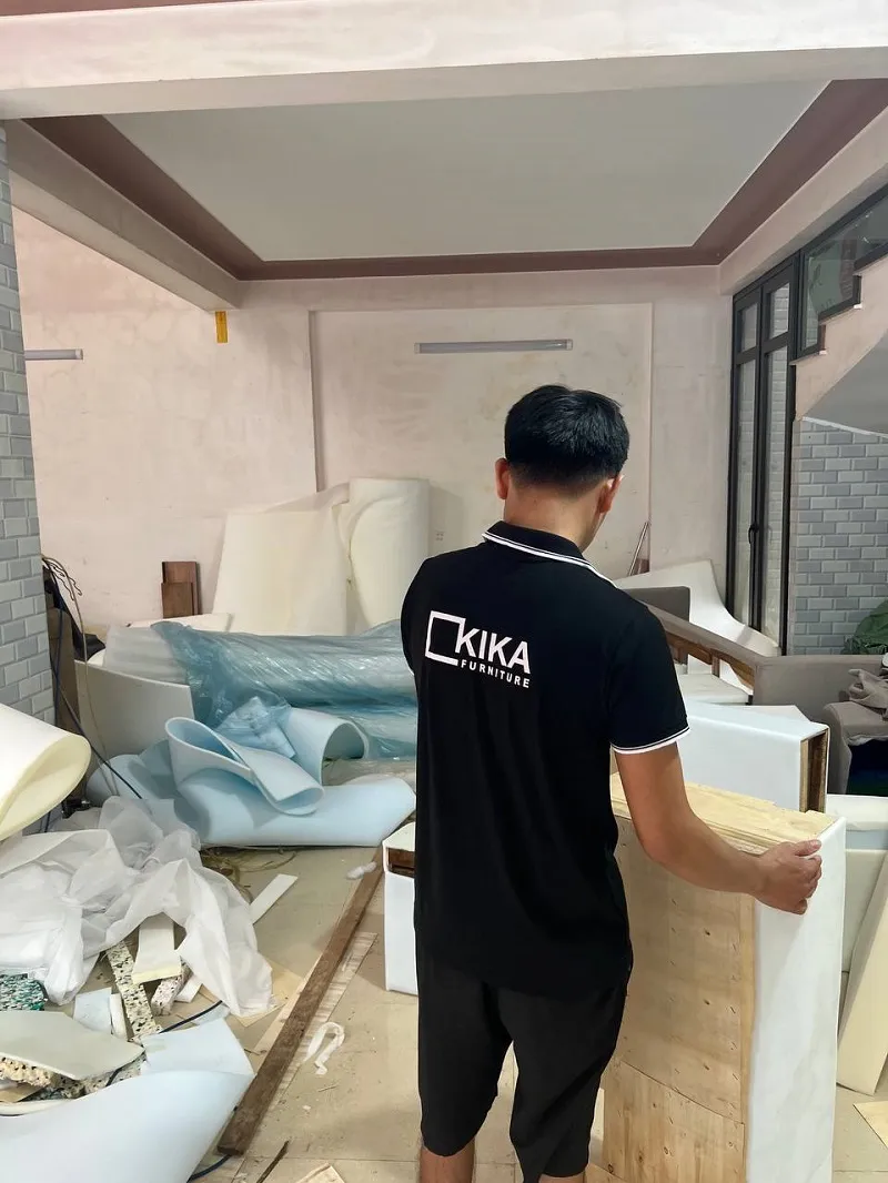 Xưởng sản xuất quy mô lớn đảm bảo phục vụ khách hàng một cách chu đáo nhất, bàn giao sofa đúng hẹn