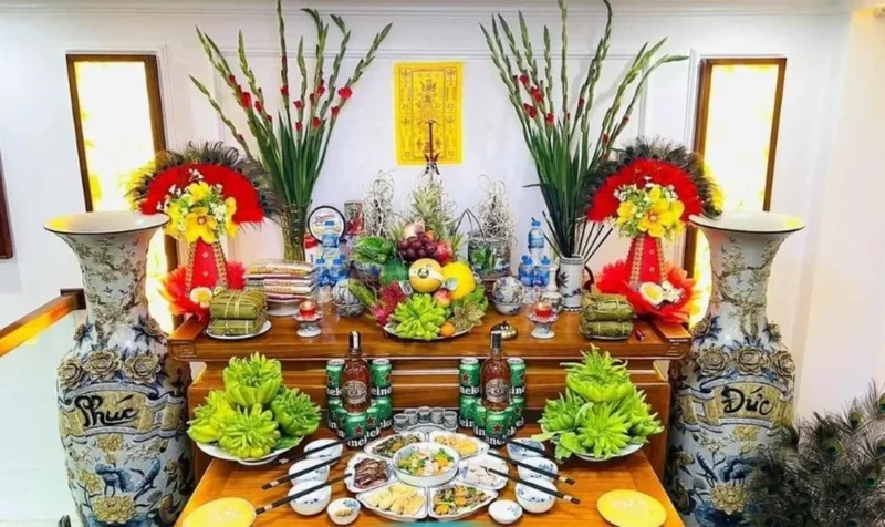 Ý nghĩa và các vật phẩm cốt lõi trên bàn thờ gia tiên