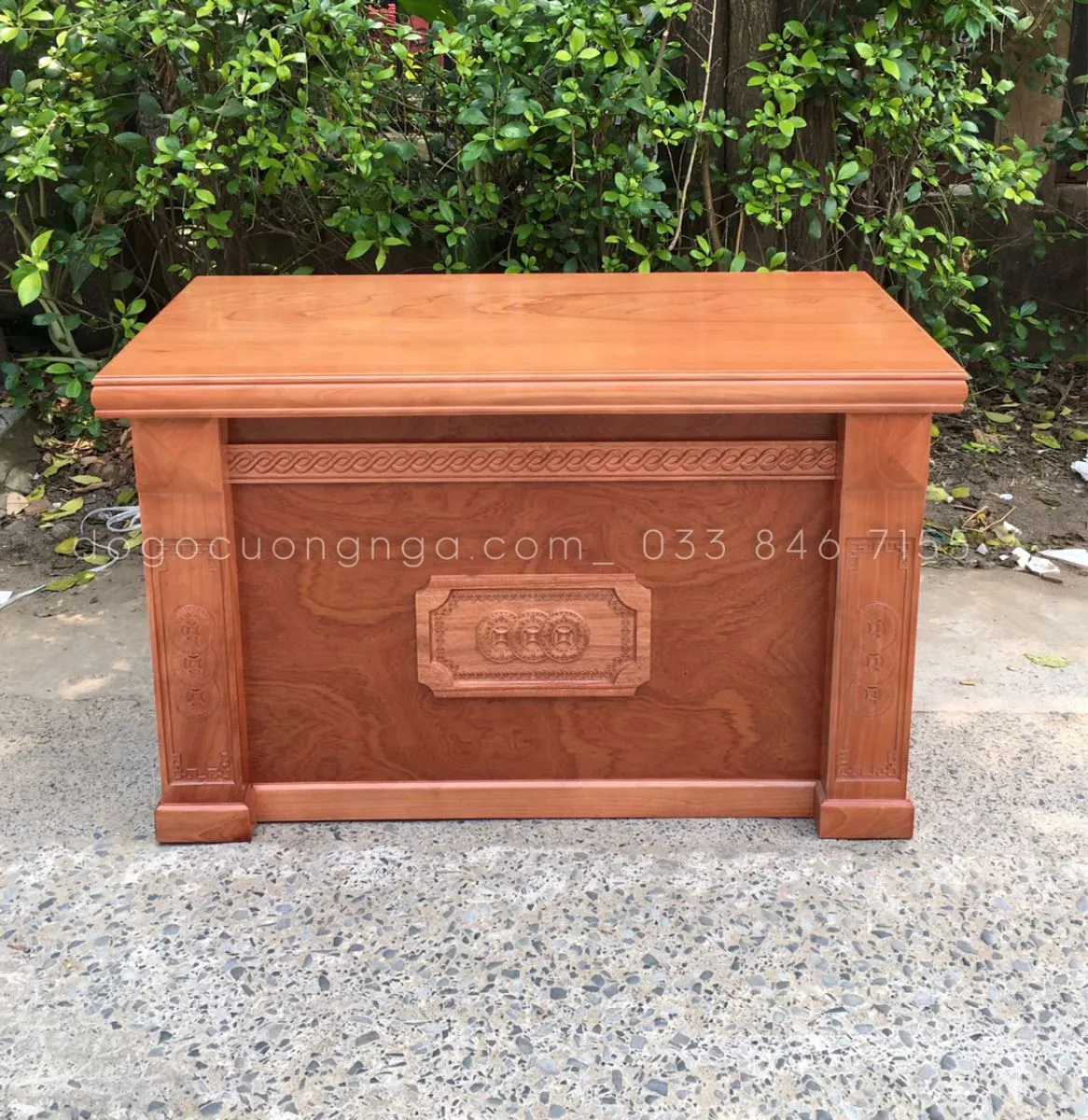 Bàn làm việc gỗ xoan đào 1m2 với thiết kế hộc tủ hiện đại