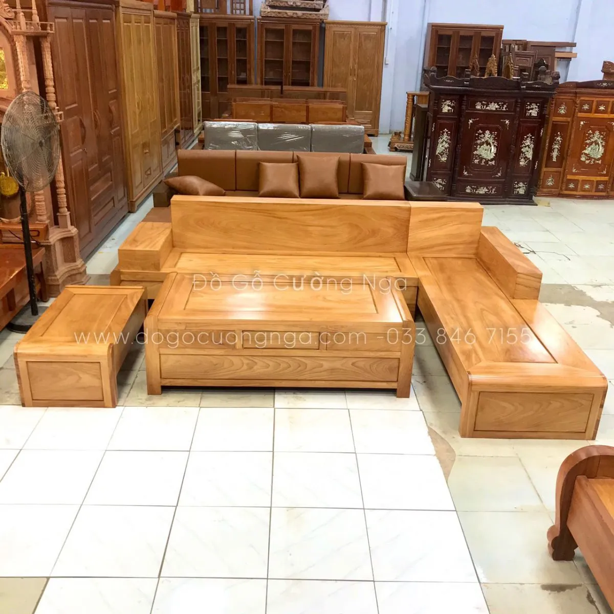 Sofa gỗ gõ đỏ bọc nỉ cao cấp, xu hướng thiết kế tân cổ điển hiện đại