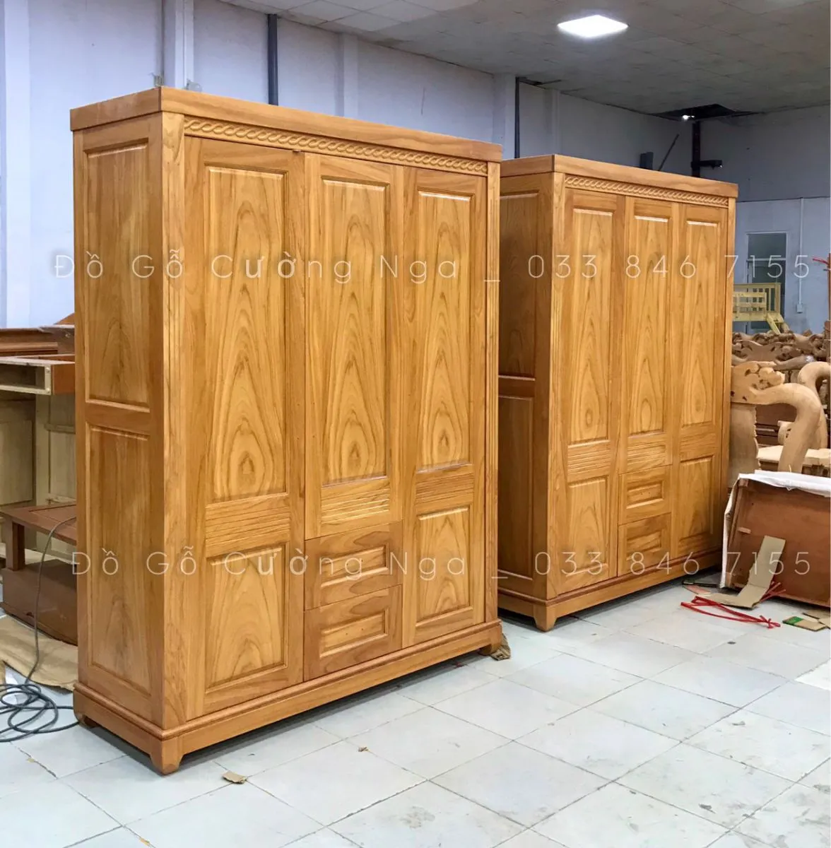 Tủ quần áo gỗ gõ đỏ 3 cánh hiện đại với thiết kế cửa mở