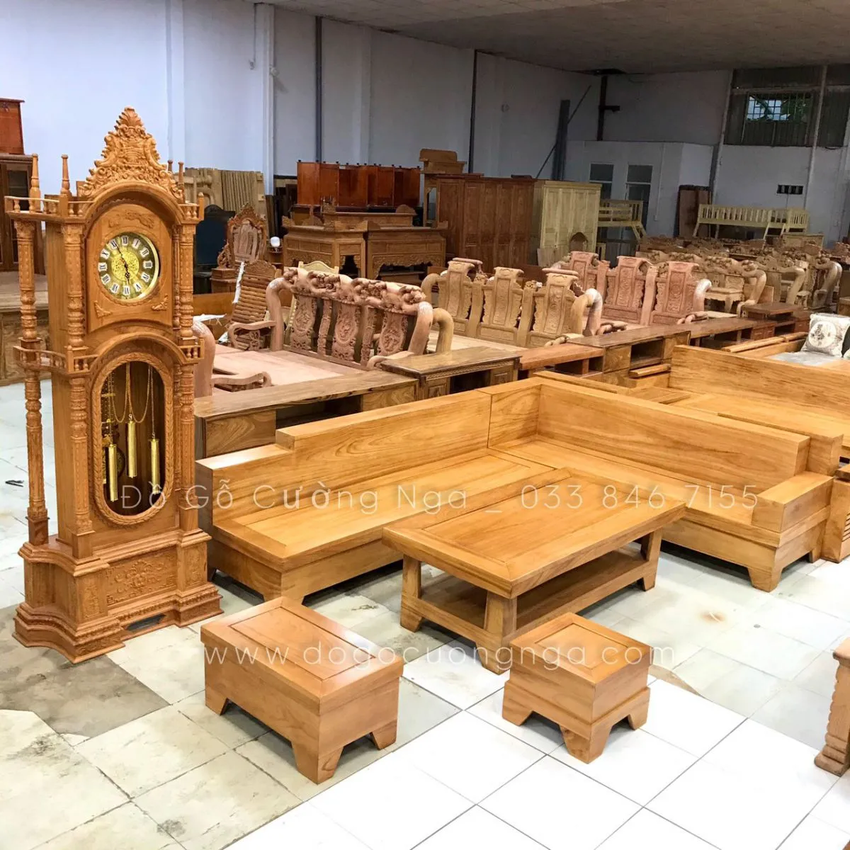 Mẫu sofa cổ điển đồ sộ từ gỗ tự nhiên, khẳng định quyền lực gia chủ