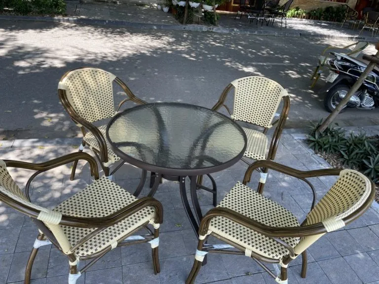 Mẫu bàn ghế nhôm đúc nhập khẩu thiết kế hoa văn tinh xảo