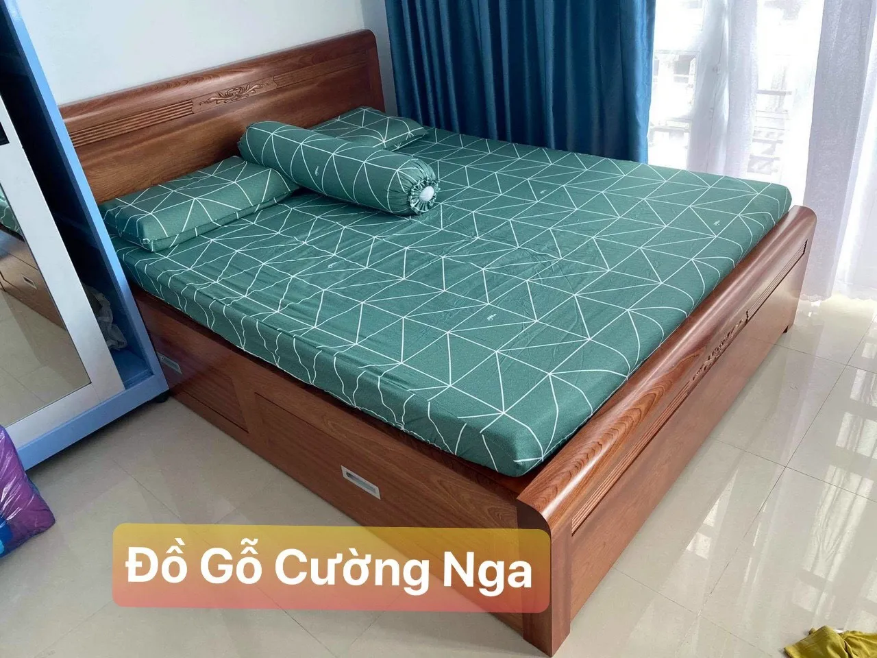Giường gỗ xoan đào kết hợp với nệm dày 15cm