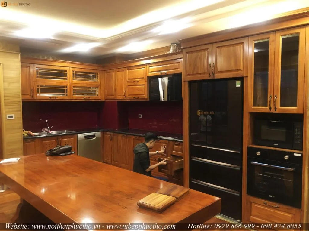 Tủ bếp gỗ sồi Mỹ tại công trình thực tế