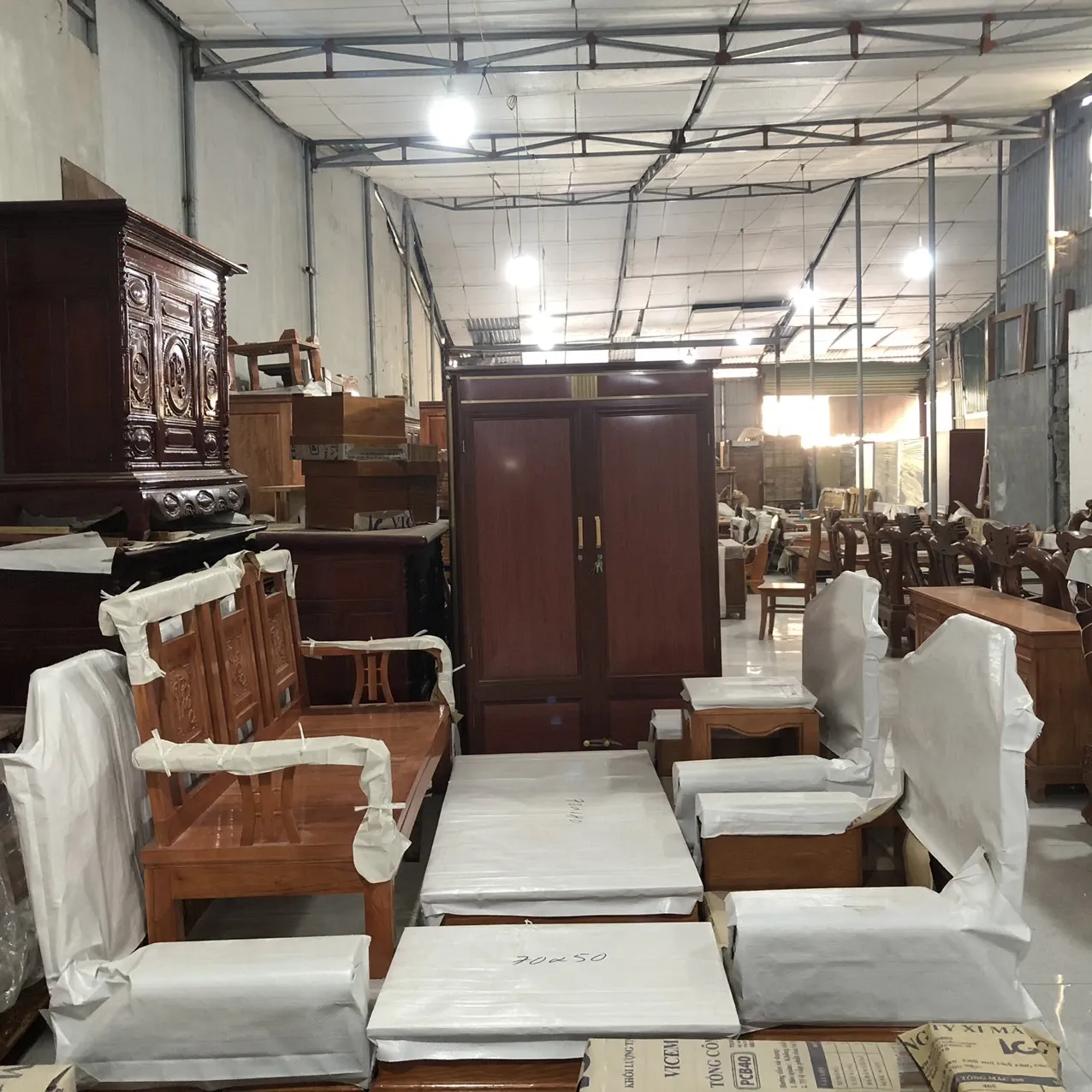 Thiết kế mặt bàn bằng gỗ sồi tự nhiên tinh tế