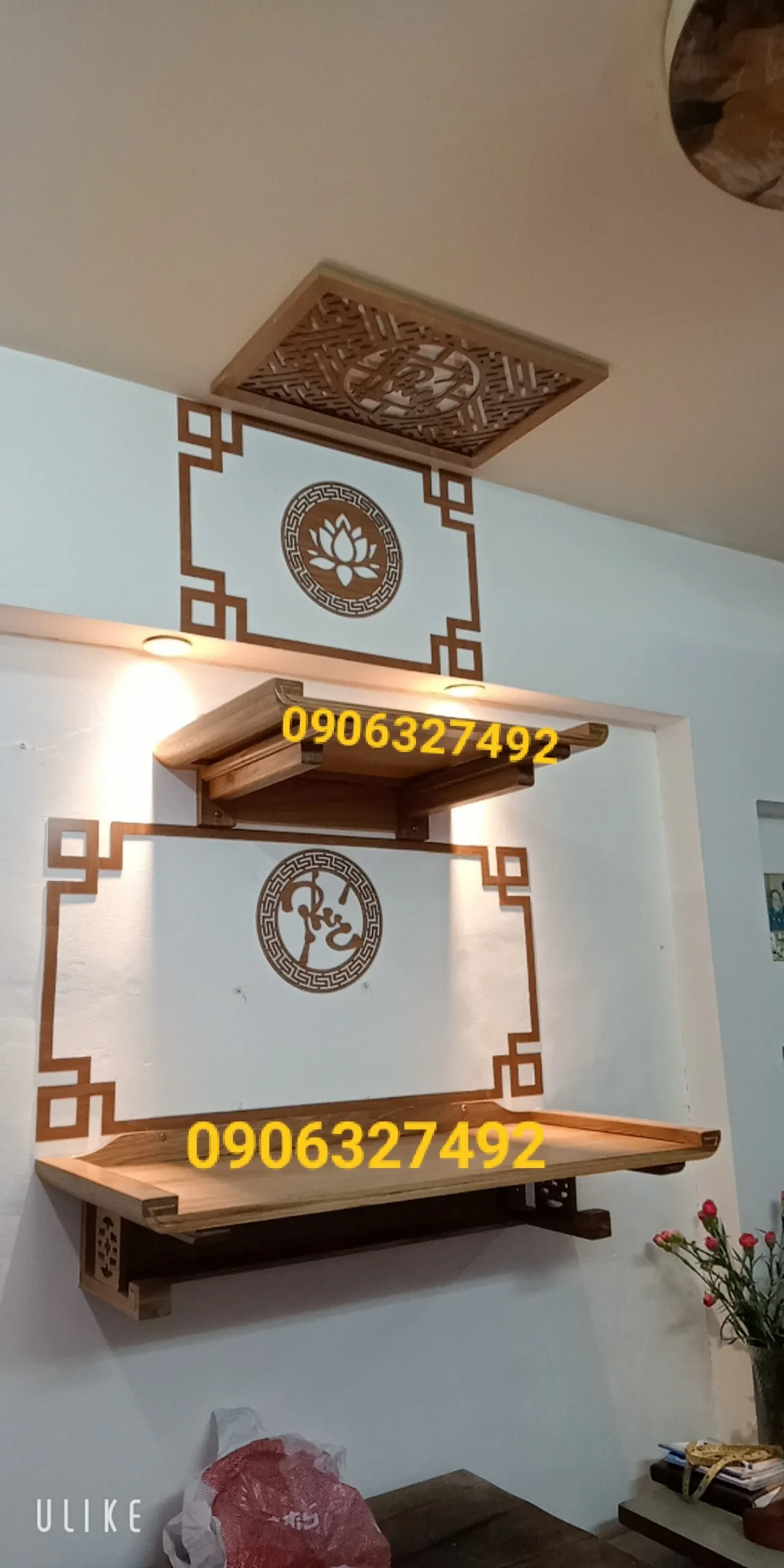 Mẫu bàn thờ treo tường 2 tầng tông màu sáng