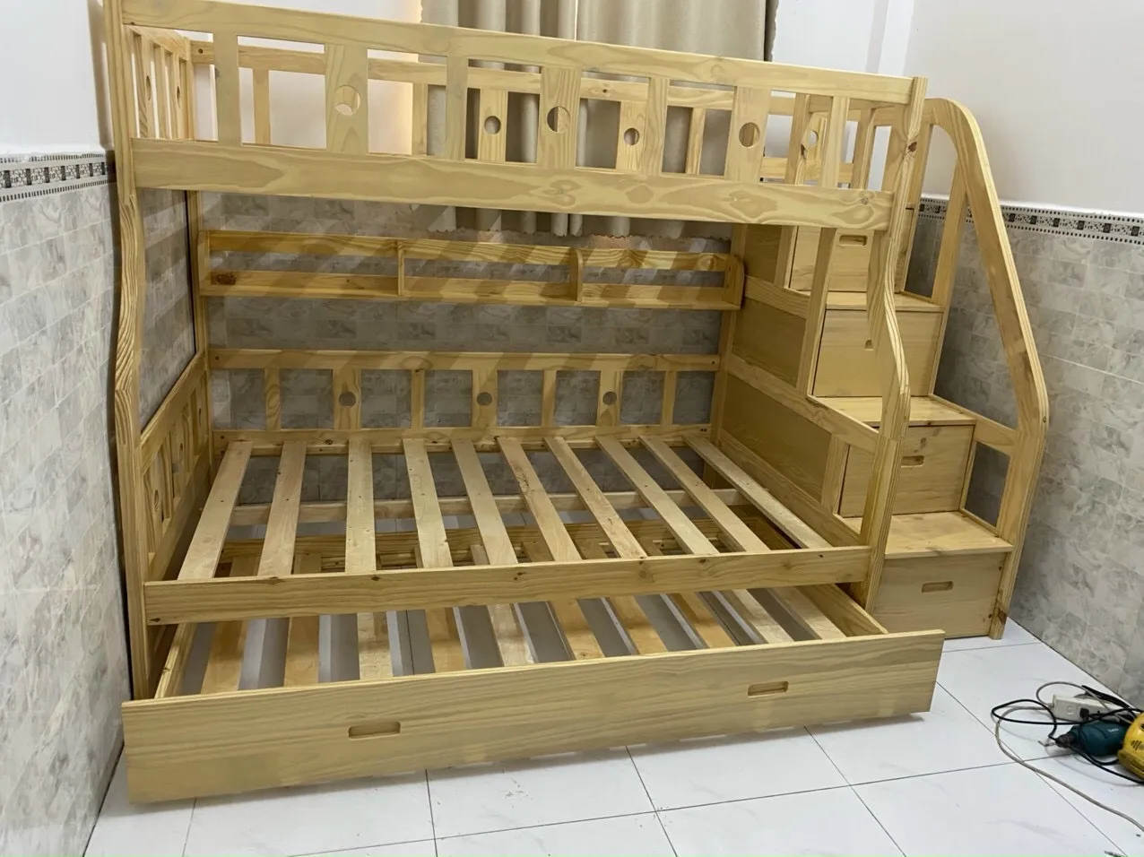 Giường tầng gỗ thông tự nhiên an toàn cho trẻ em