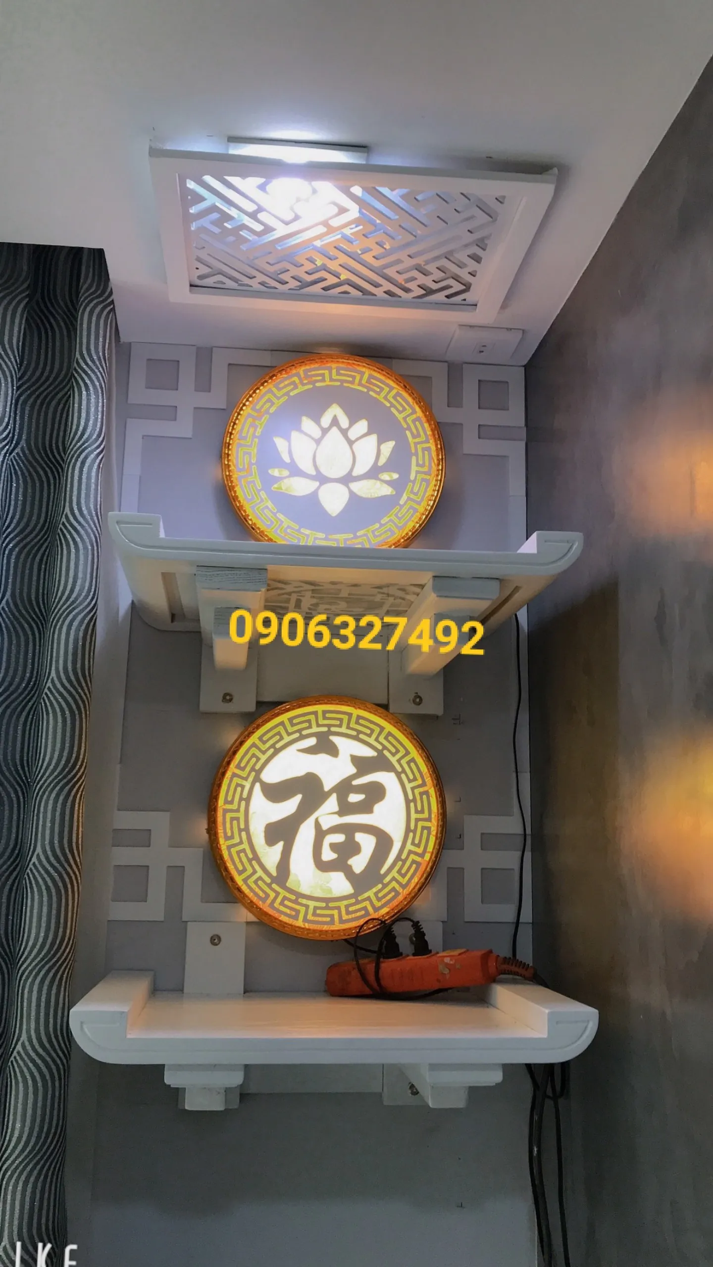 Mẫu bàn thờ Phật 2 tầng với thiết kế hoa văn đơn giản