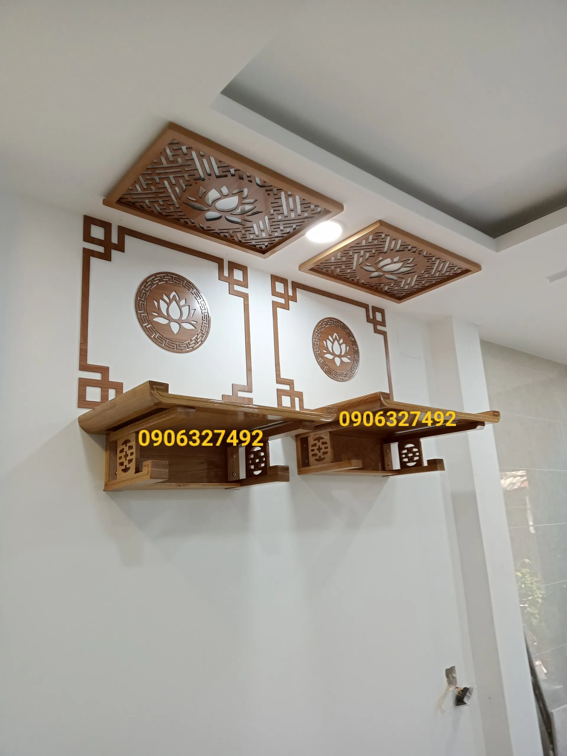 Thiết kế bàn thờ 2 tầng tông màu tự nhiên, ấm cúng