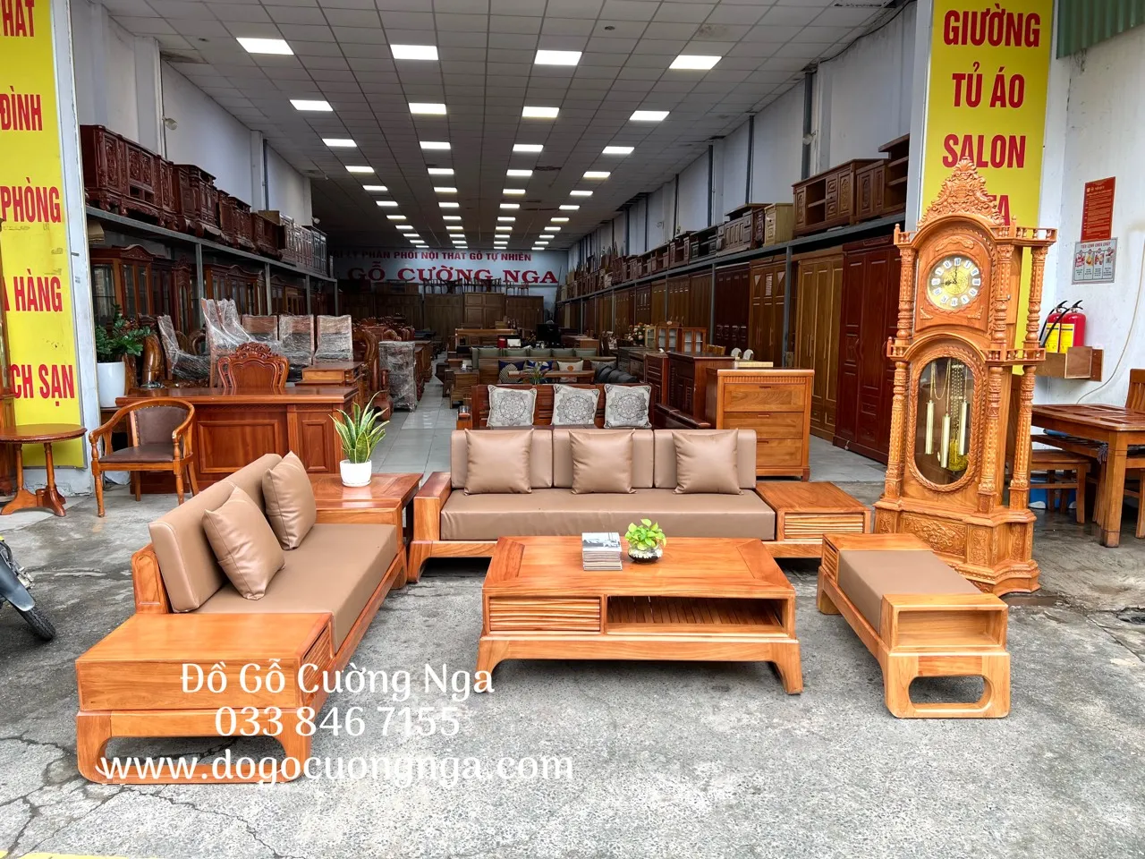 Sofa 2 văng gỗ gõ đỏ bọc nệm cao cấp mang phong cách hiện đại