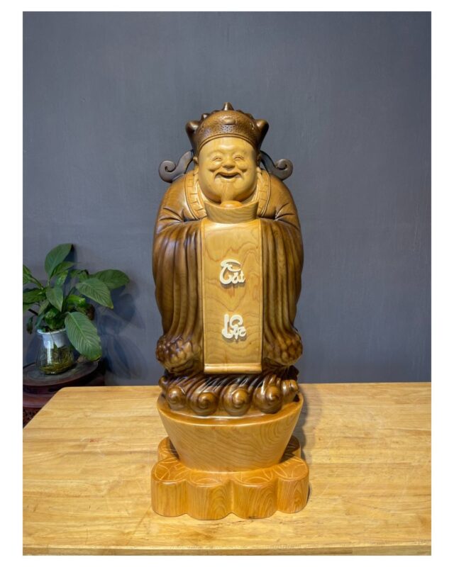 tượng gỗ thần tài đứng Chế Tác Từ Gỗ Pơ Mu Cao Cấp Mang Lại Tài Lộc